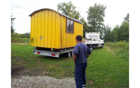 Baraque de chantier, don de la société SPIE